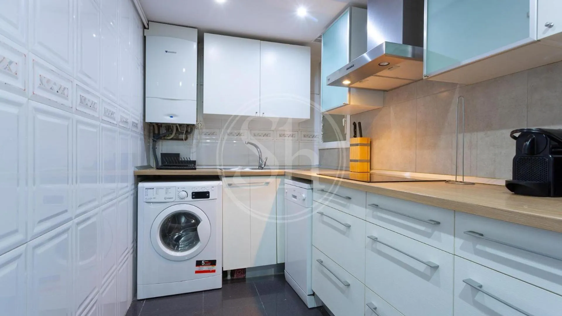 شقة Practico Apartamento Con Terraza En Eixample برشلونة