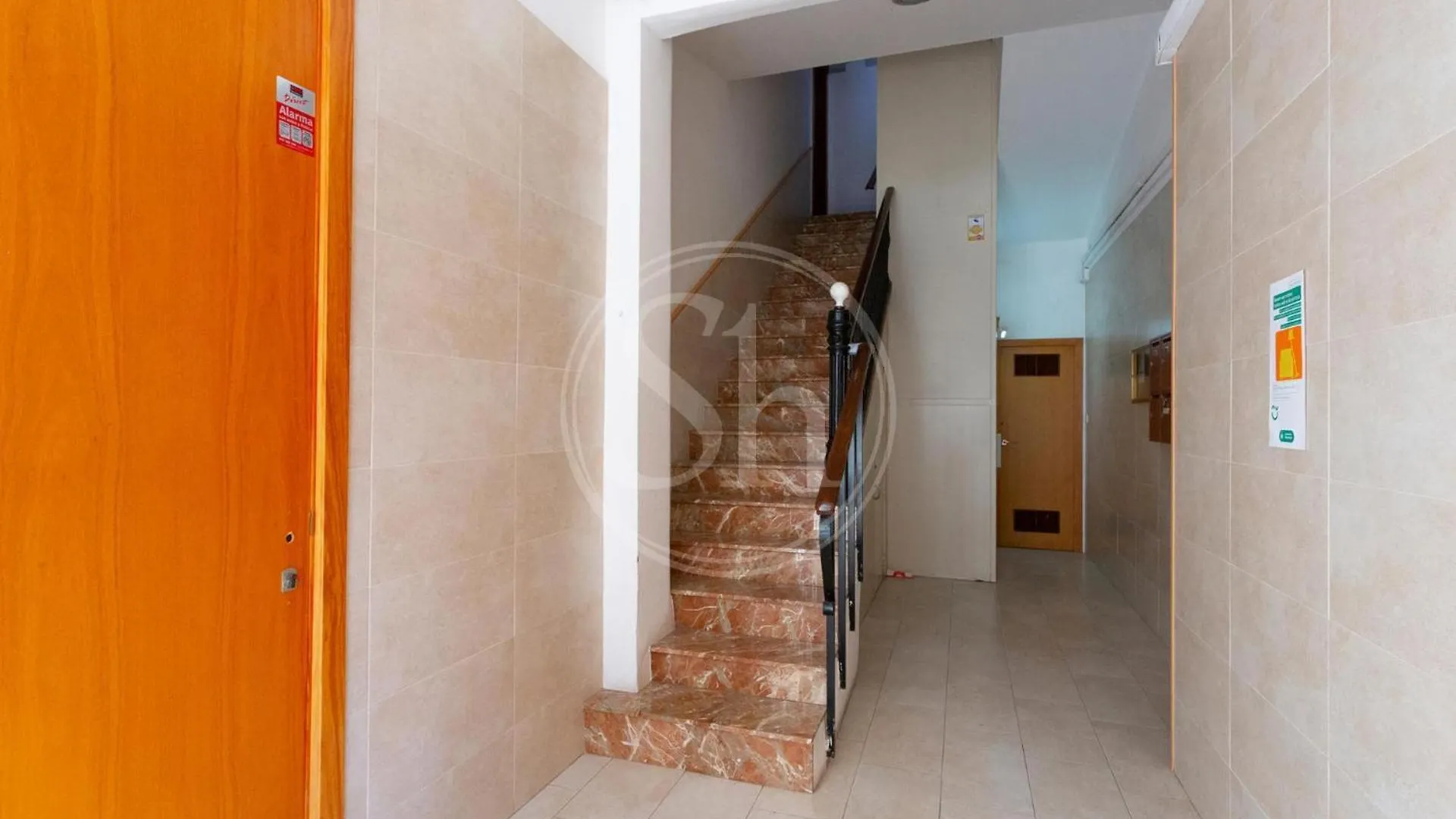 Practico Apartamento Con Terraza En Eixample برشلونة