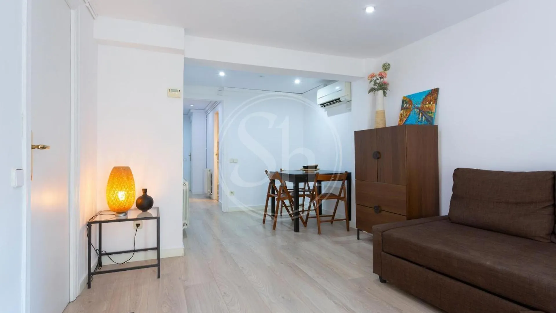 Practico Apartamento Con Terraza En Eixample Barcelona Spanyolország